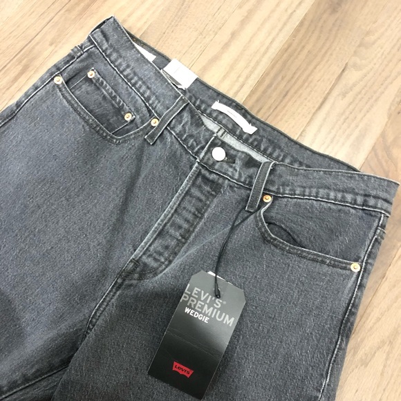Levi's Wedgie Icon Fit Jeans in Bite My Dust - Picture 6 of 16